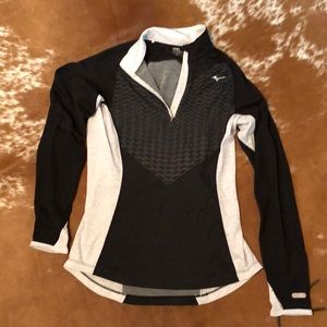 Black and white mizuno half zip